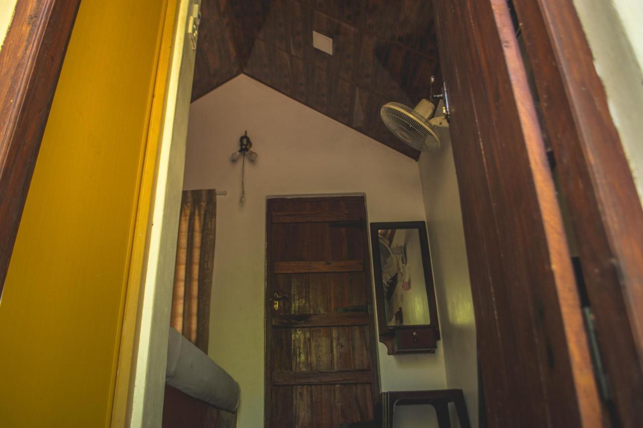 Lake Cabin Polonnaruwa Buitenkant foto