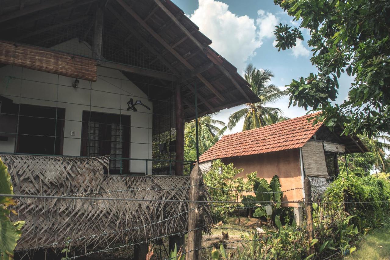 Lake Cabin Polonnaruwa Buitenkant foto