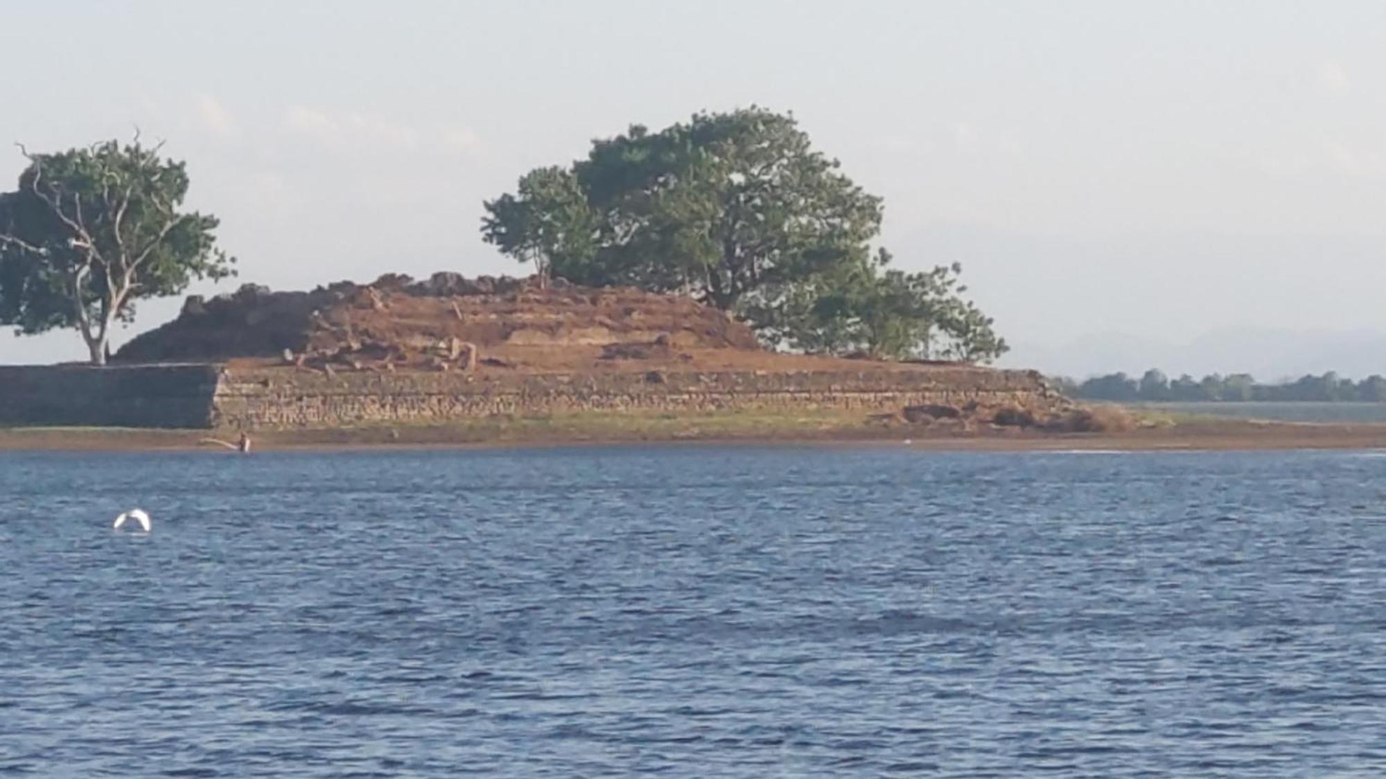Lake Cabin Polonnaruwa Buitenkant foto