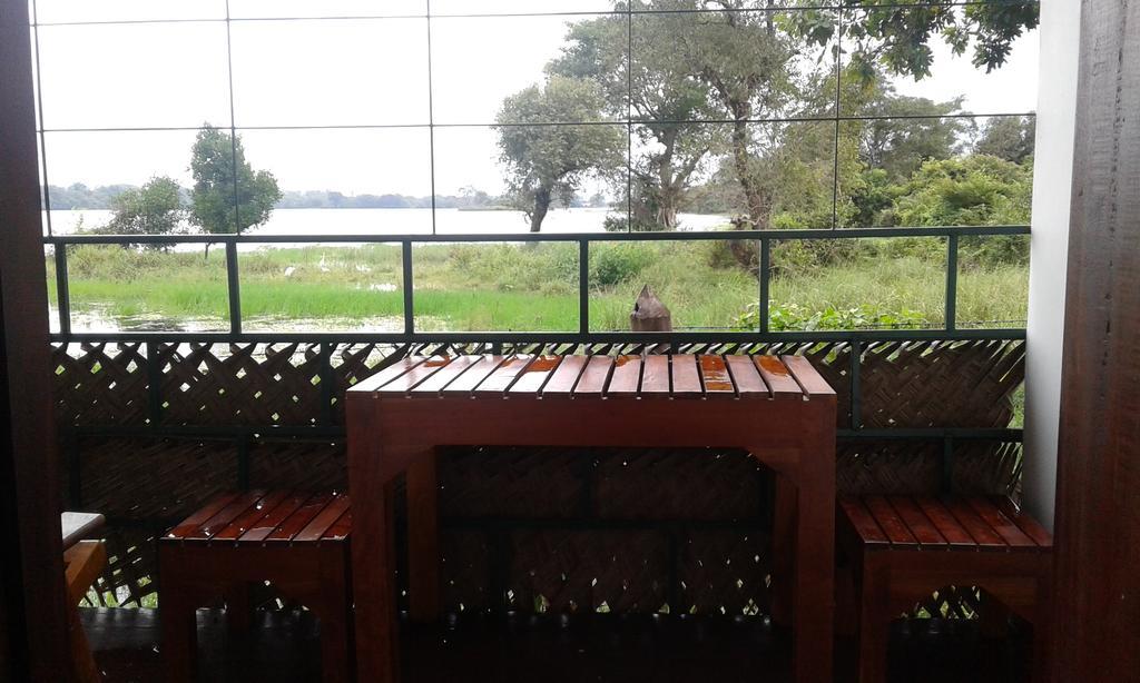 Lake Cabin Polonnaruwa Buitenkant foto