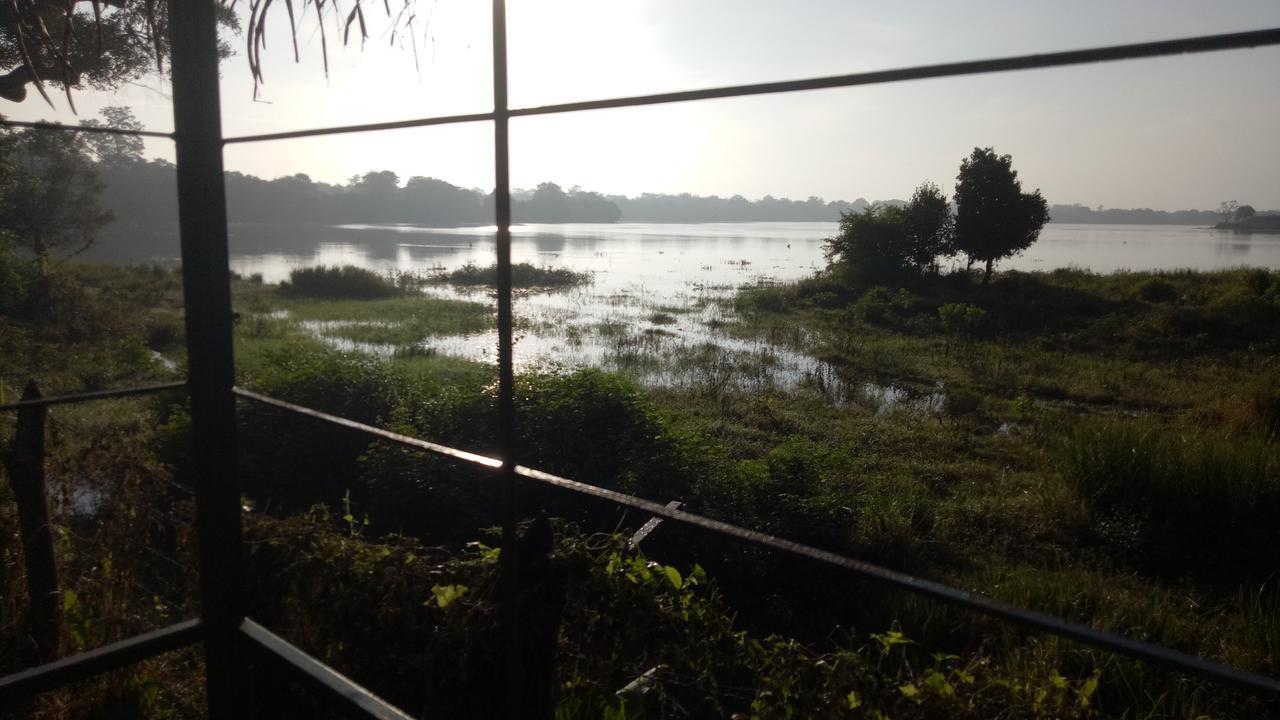 Lake Cabin Polonnaruwa Buitenkant foto