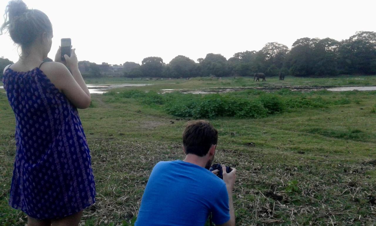 Lake Cabin Polonnaruwa Buitenkant foto